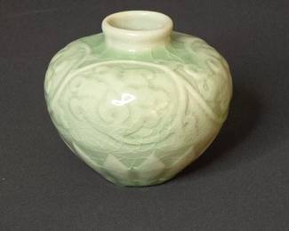 Chinese Celadon Crackle Glaze Pottery Vase