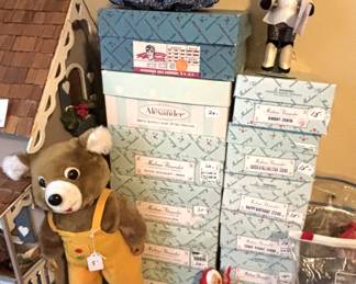 Large amount of Madame Alexander dolls.