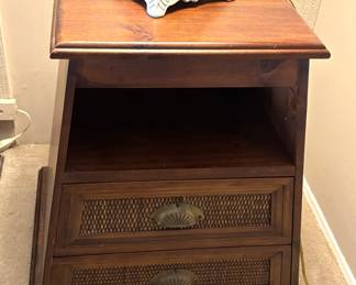 Drexel nightstand/end table   22Wx19D x 24H