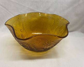 Tiara Ruffled Serving Bowl 