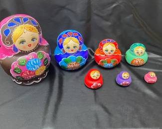 Russian Nesting Dolls 
