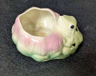 McCoy Frog & Lily Pad Planter 