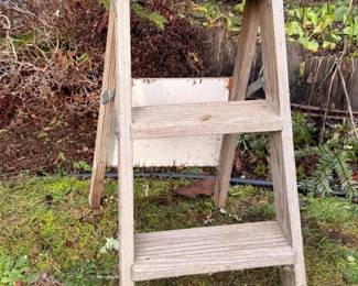 102 Wooden23FoldingStepStool