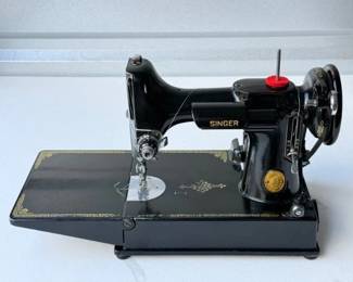4 VintageSingerFeatherweightSewingMachinewOriginalCase