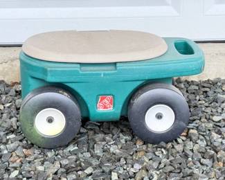 131 Step2GardenHopperMobileWorkSeat