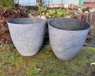 157 LargePlastic14PlanterPots