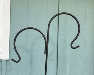 113 Black61MetalDoubleShephardsHookGardenStake