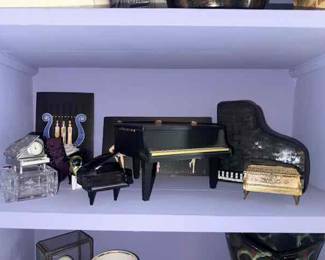 Piano music boxes, Piano objects