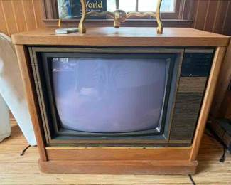 retro console TV