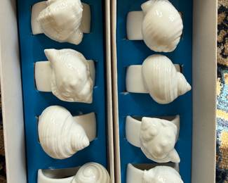 set of 8 napkin rings 