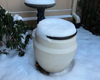 Light weight large urn