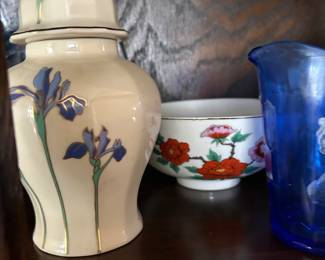 Danbury Mint jar vase