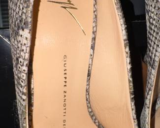Guiseppe Zanoti Pumps