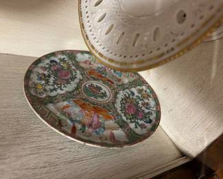 OLD CHINESE ROSE MEDALLION PORCELAIN