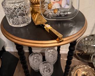 Nice bobbin leg table