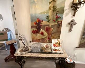 Small sofa table w glass top, ottoman