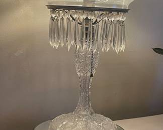 Crystal lamp with prisms