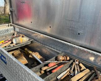 Truck tool box