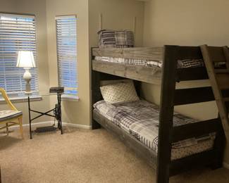  Wood bunk bed