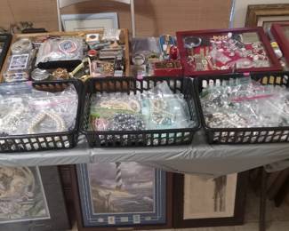 1,000s of pieces of jewelry.