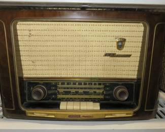 Grundig Classis 960 Anniversary Edition AM/FM/Shortwave Radio