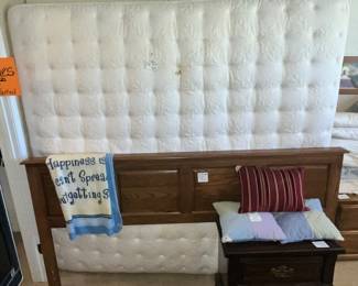 MATCHING KING HEADBOARD & SIMMONS KING MATTRESS SET