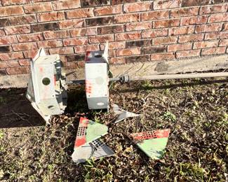 MARTIN HOUSE w/ POLE - NEEDS TLC