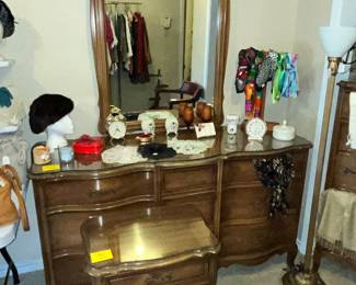 FRENCH PROVINCIAL BEDROOM SET