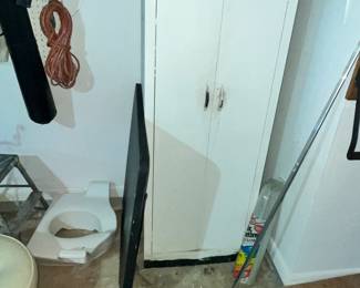 METAL UTILITY CABINET