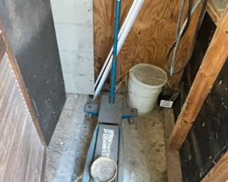FLOOR JACK