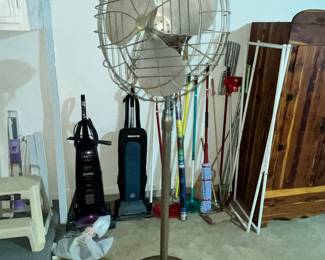 THE GARAGE - GREAT HEAVY DUTY SHOP FAN