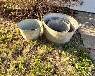 TUB & BUCKETS
