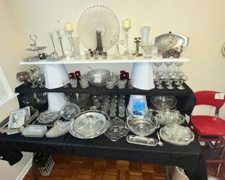 TABLE FULL OF WONDERFUL GLASSWARE / SERVING PIECES