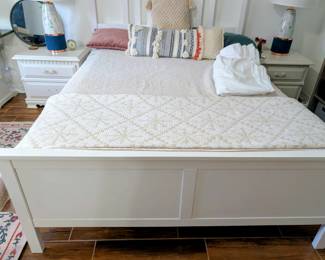 #20 Queen Bed w/Purple Hybrid Mattress $495