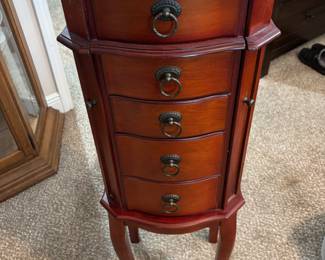 Jewelry chest 4 drawer lid with mirror
$180.  13.5”w 11”d 37”t