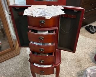 Jewelry chest 4 drawer lid with mirror
$180.  13.5”w 11”d 37”t