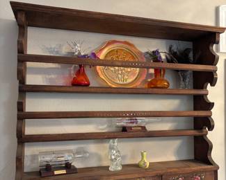Wood wall plate shelves w 3 drawers
$ 200.00. 30.25”w 5.5”d 29.25”t