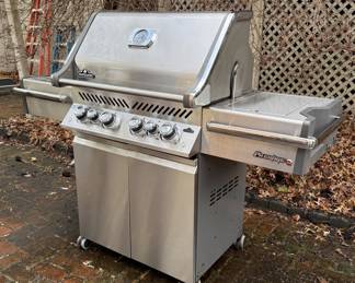 Napoleon Prestige Gas Grill w/tank & new cover