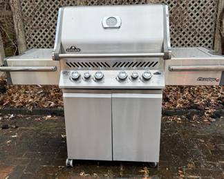 Napoleon Prestige Gas Grill w/tank & new cover