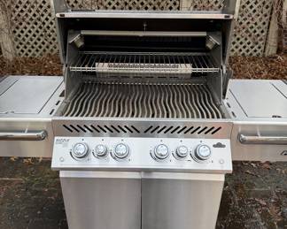 Napoleon Prestige Gas Grill w/tank & new cover
