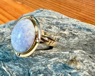 This lot features a stunning 14k gold ring with a lavender jade center stone in a size 6. Total approx. weight is 3.27 grams.

