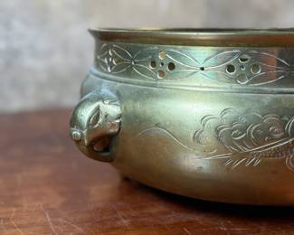 This lot features a large Mottahedeh brass bowl/planter with lion-design handles and clawed feet that measures, 5.75” H x 14” W x 11” D.

