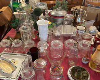 All manner of household items including Portmeirion, 