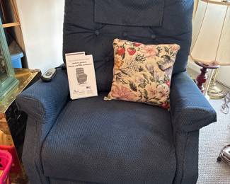 Ultra comfort America Power Lift and recline chair