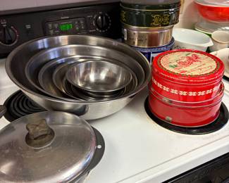 Tina and stainless steel bowls