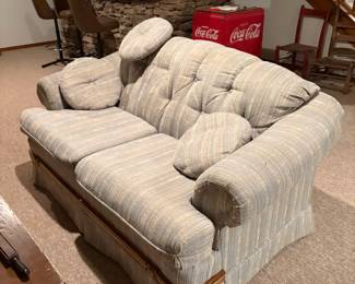 Upholstered sofa/loveseat