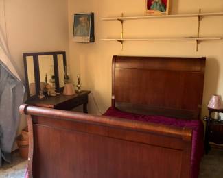 Antique queen sleigh bed 