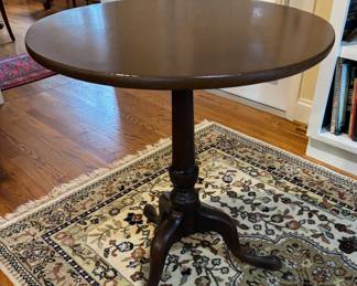 Sweet Pedestal Table