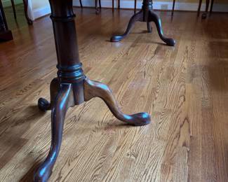 Beautiful STICKLEY Dining Table - Double Pedestal - 4 Leaves - Leg Detail