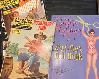 Assorted vintage comics and paper dolls